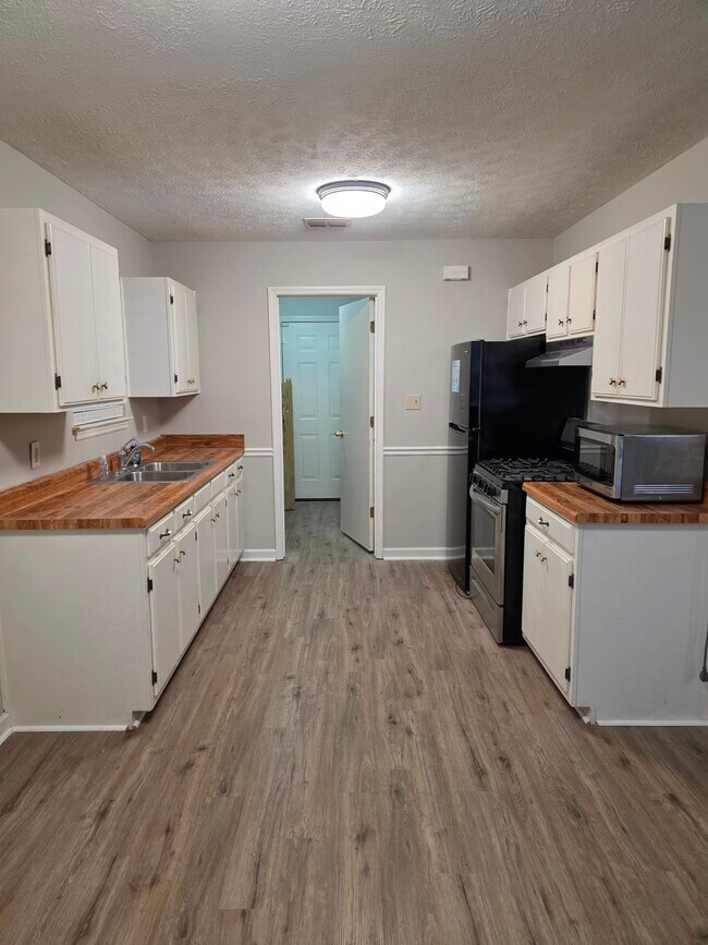 Building Photo - 217 S Hancock St