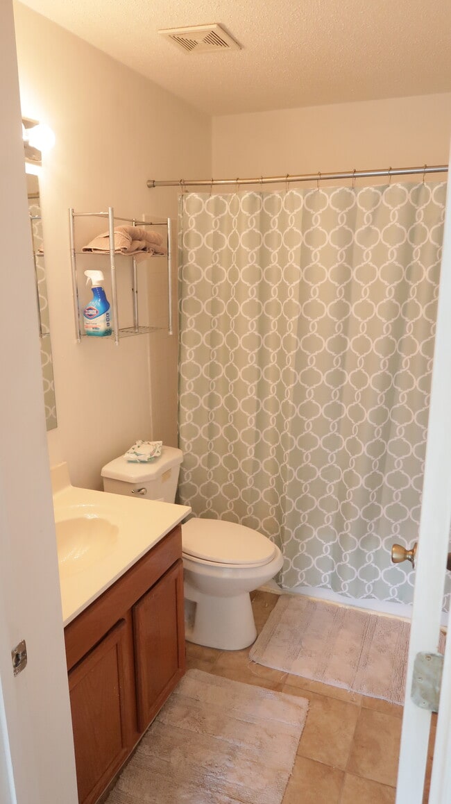 Building Photo - 3811 Armitage Dr