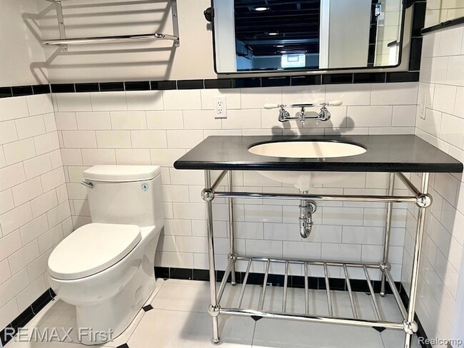 Building Photo - 4516 Robinwood Ave