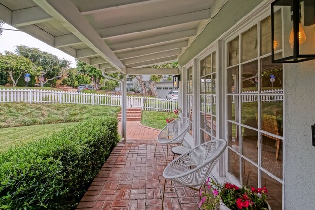 Building Photo - BEAUTIFULLY REMODELED (FURNISHED), 3BR3BA ...