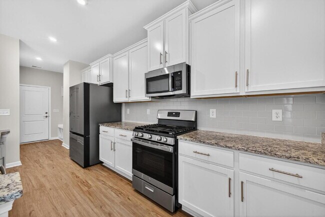 Building Photo - Like-New Harlem Home!