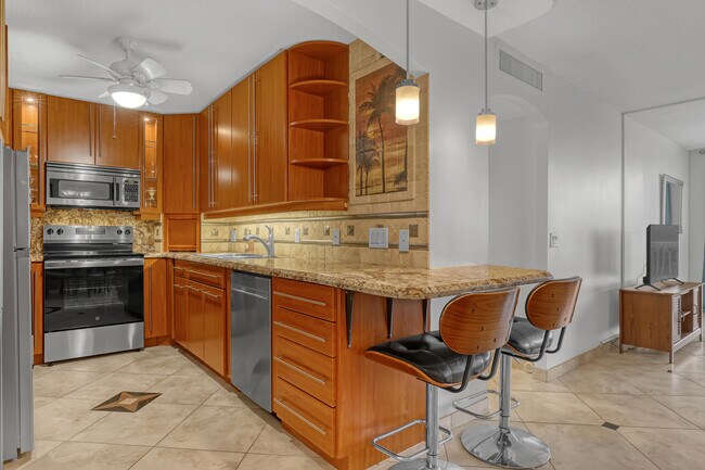 Building Photo - 125 S Ocean Ave