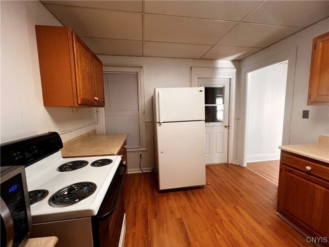 Building Photo - 925 Salina St