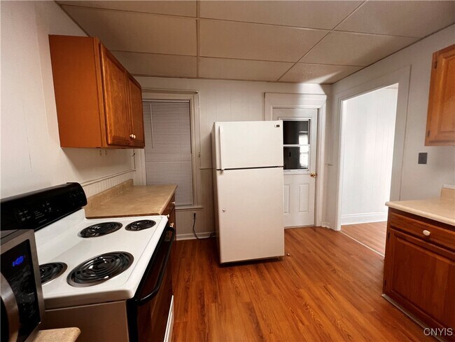 Building Photo - 927 Salina St