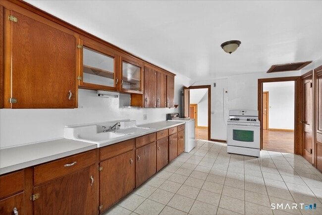 Building Photo - 253 Olivia St