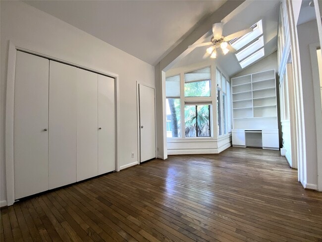 Building Photo - 5003 Yoakum Blvd