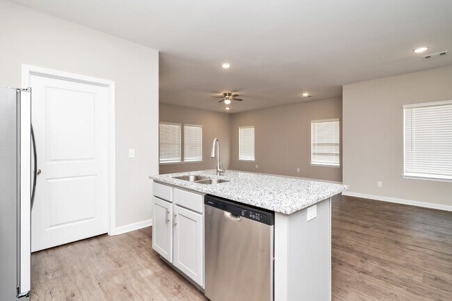 Building Photo - Welcome Home! Stylish 3BR/2BA with All the...