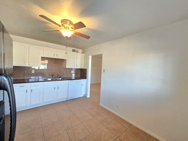 Building Photo - 2 Bed 1 Bath apartment