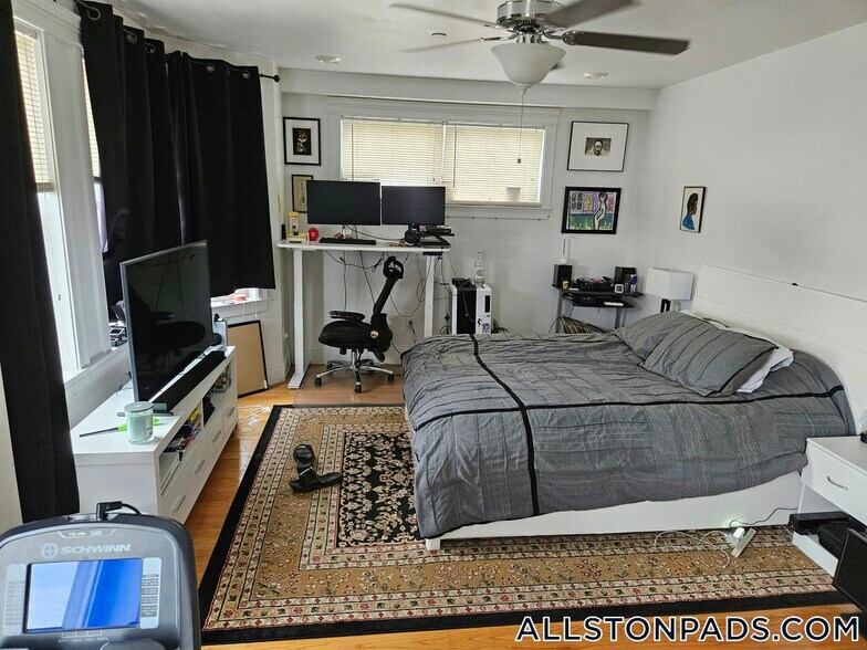 Building Photo - 14 Fern St