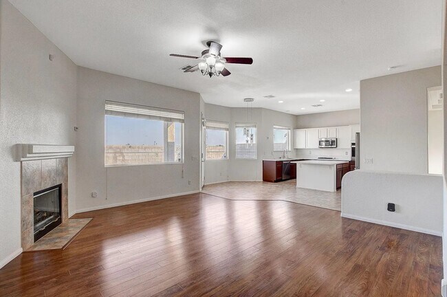 Open Floor plan - 3034 Constable St