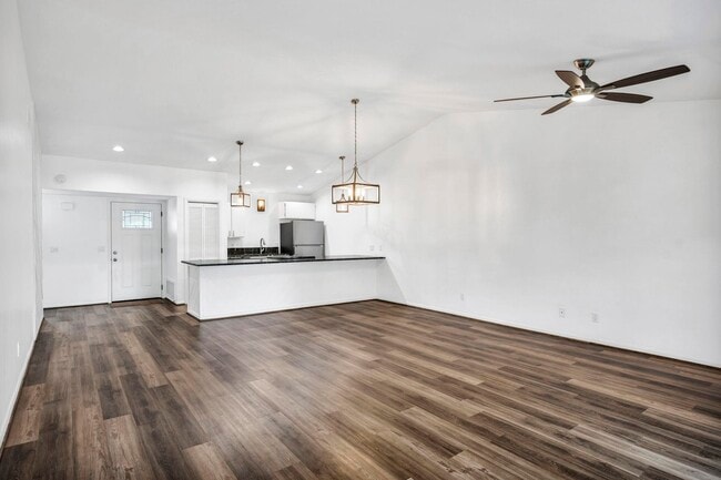 Building Photo - 100 Bay Point Dr