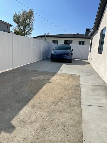 Building Photo - 7738 Whitsett Ave