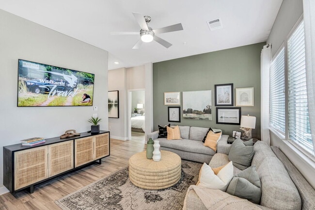 Building Photo - 5553 Lockhart Ln