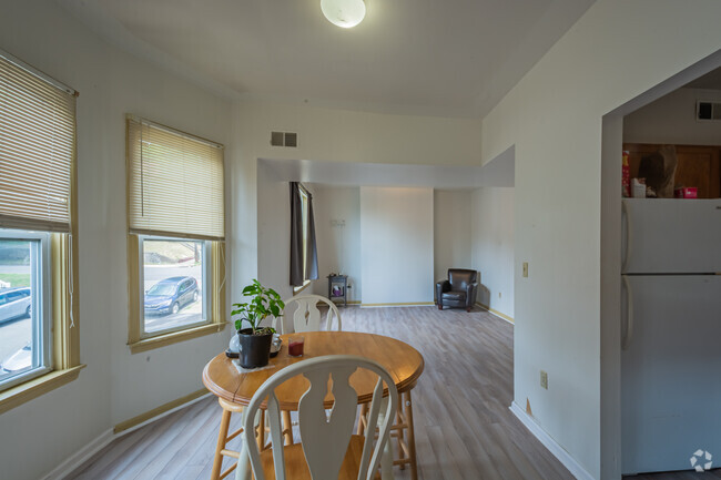 Building Photo - 112 N Fairmount St