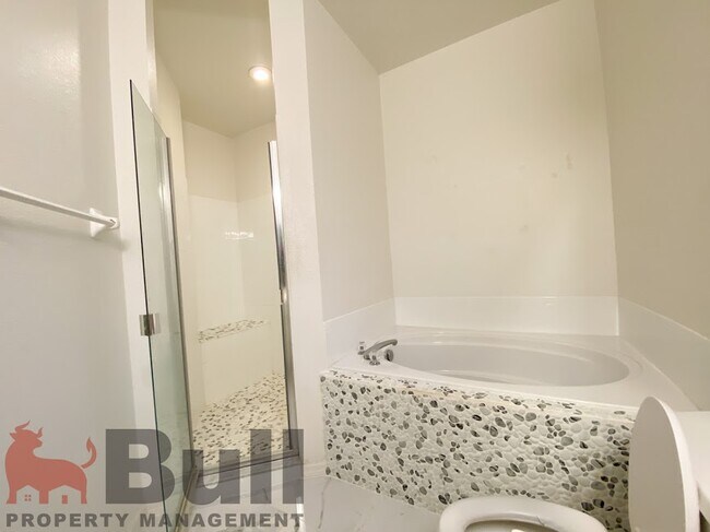 Building Photo - 596 Neumann Village Ct