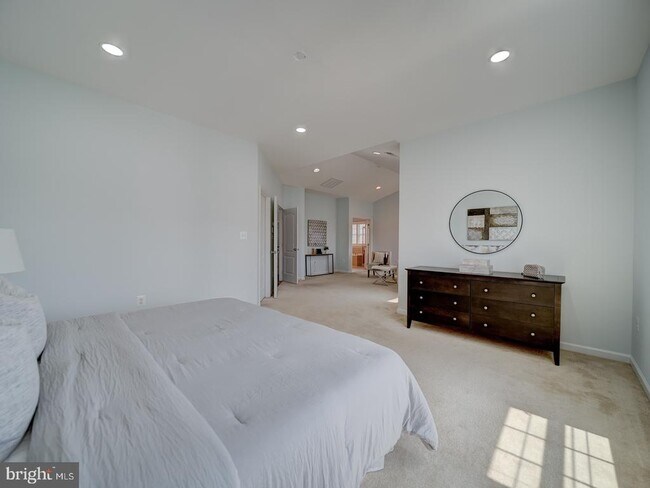 Building Photo - 43320 Barnstead Dr