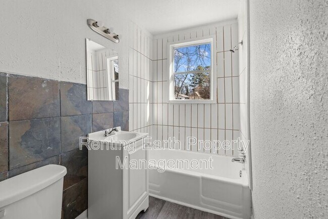 Building Photo - 1217 Fulton Ave SW