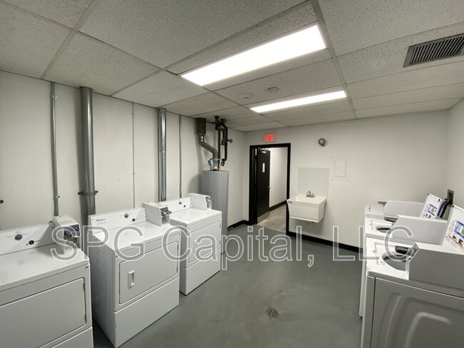 Building Photo - 5 Center Square