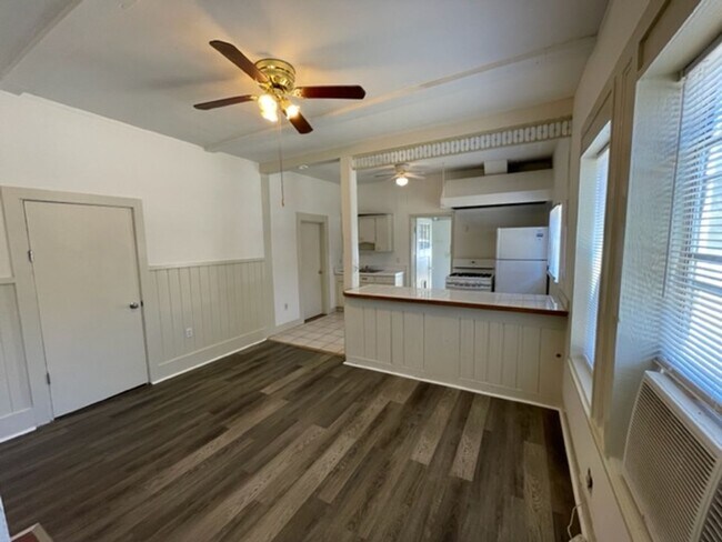 Building Photo - Large One Bedroom In Duck Pond Available in August!!!!