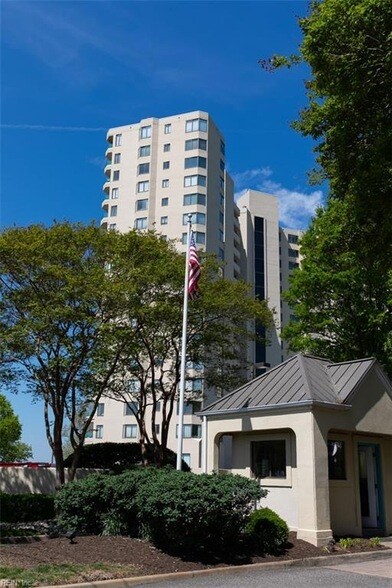 Building Photo - 7501 River Rd