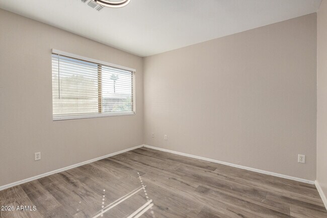 Building Photo - 10377 W Piccadilly Rd