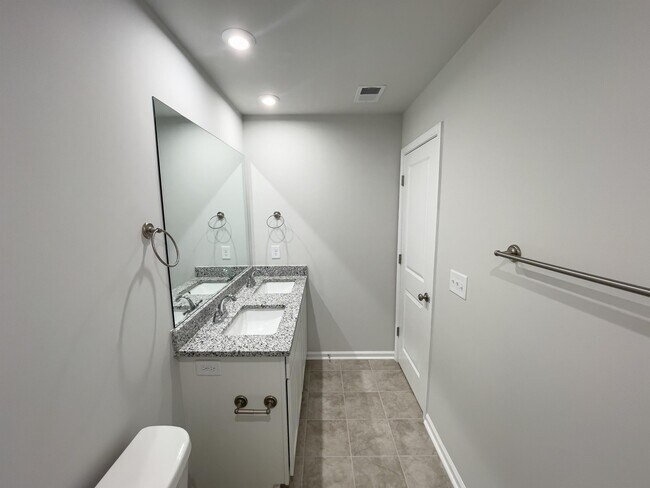 Building Photo - 107 Glen Forest Dr