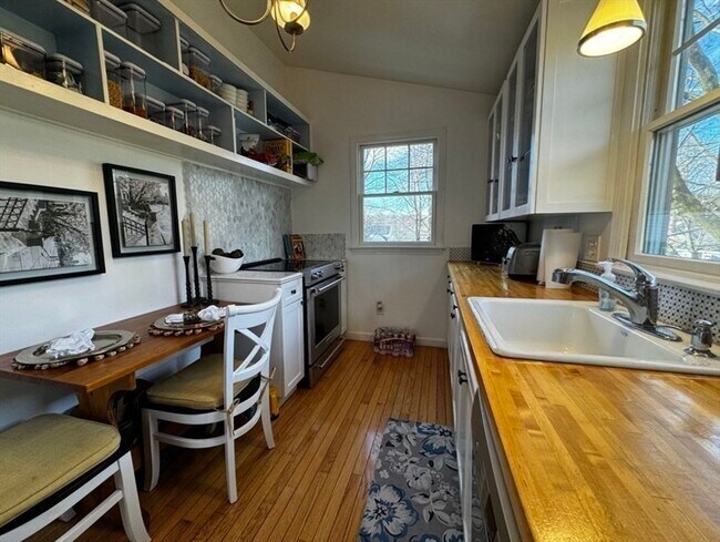 Building Photo - 16 Colburn St