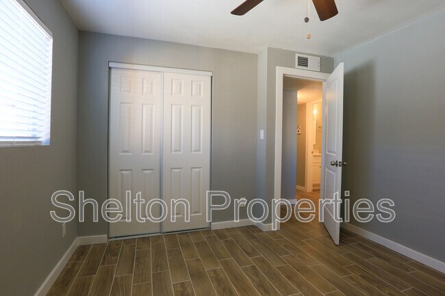 Building Photo - 1747 E Virginia Ave