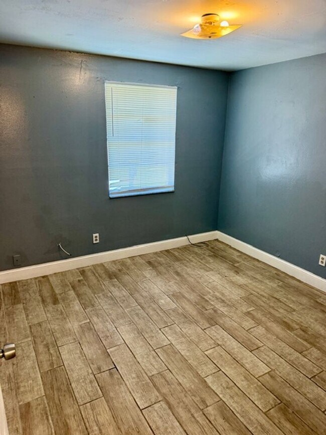 Building Photo - 8105 N Klondyke St