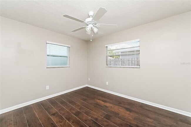 Building Photo - 1406 Cromwell Dr