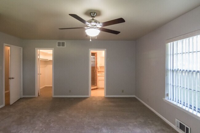 Building Photo - 1385 Combine Rd