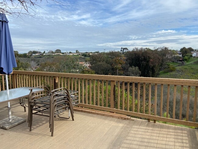 Building Photo - Beautiful, Updated 4 Bed, 3 Bath in the Heart of Clairemont with Canyon Views!!