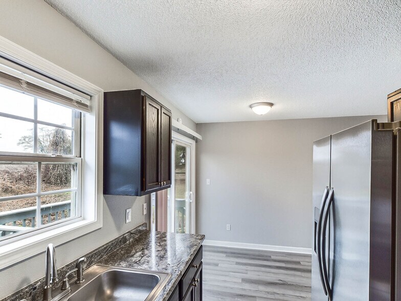 Building Photo - 754 Old Stage Rd