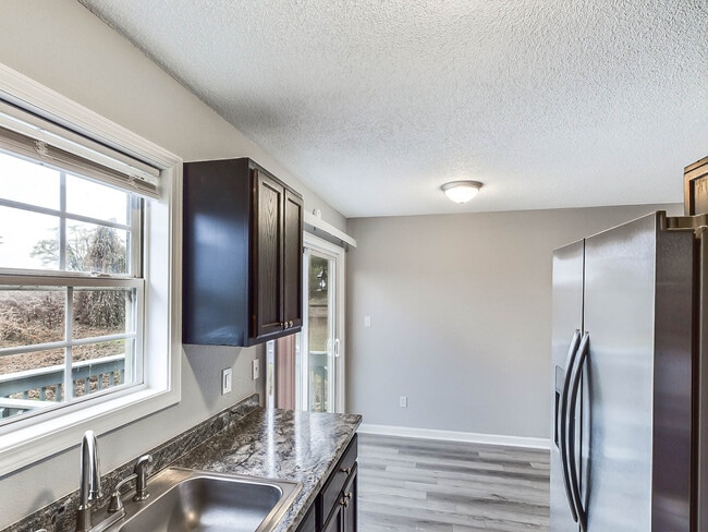 Building Photo - 754 Old Stage Rd