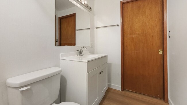 Building Photo - Beautifully Remodeled Bellevue Home in Prime Location