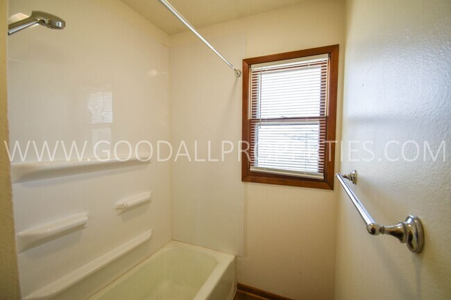 Building Photo - MOVE IN SPECIAL! $200 off your first month...