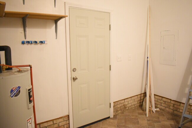 Building Photo - 3010 Thatch Ct