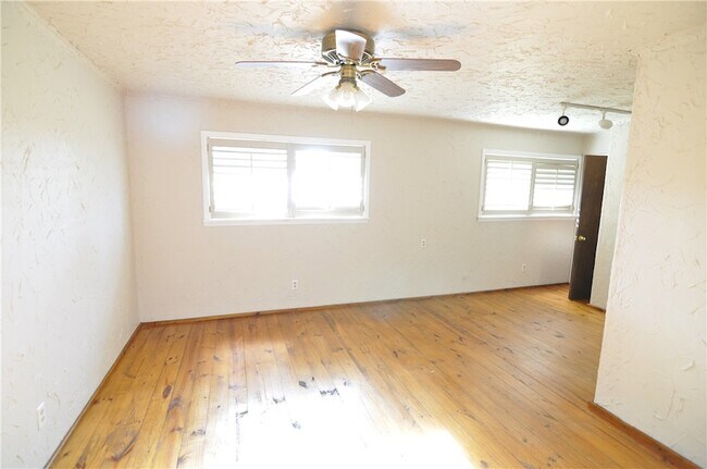 Building Photo - 16567 Farm to Market Rd 2154