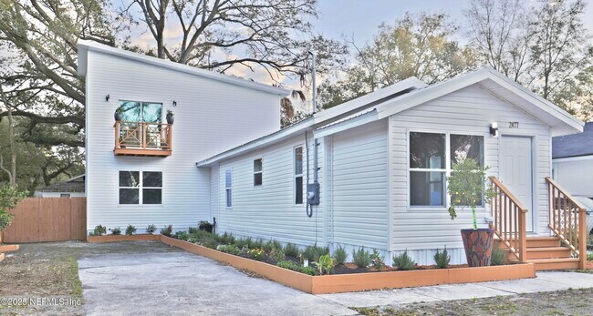 Primary Photo - 2477 Robert St