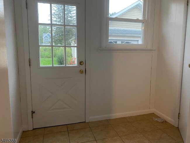 Building Photo - 610 Downer St