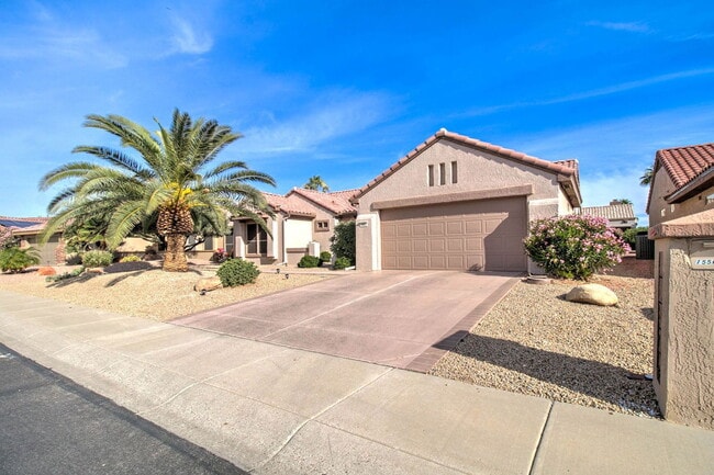 Building Photo - 15567 W Coral Pointe Dr