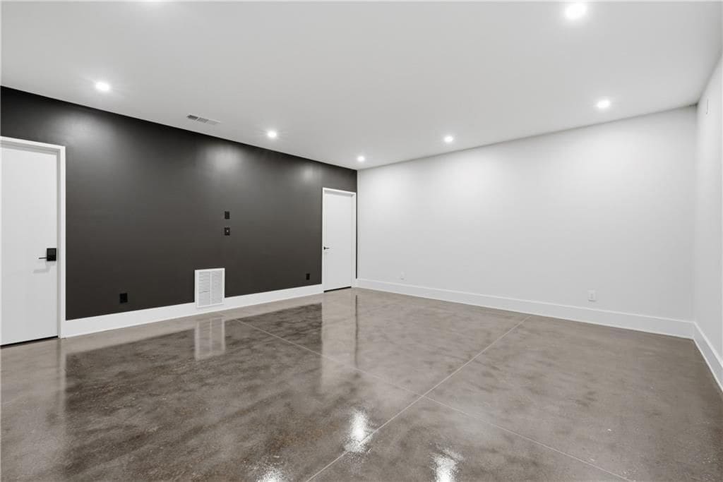 Building Photo - 1033 Reeder Cir NE