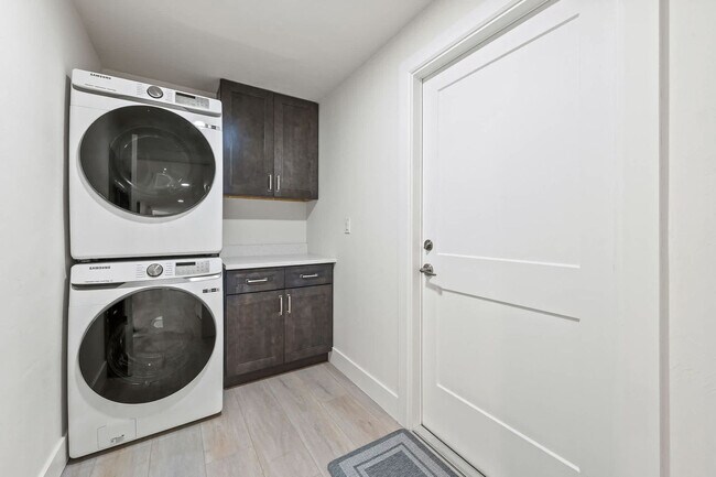 Building Photo - 606 Wedge Dr