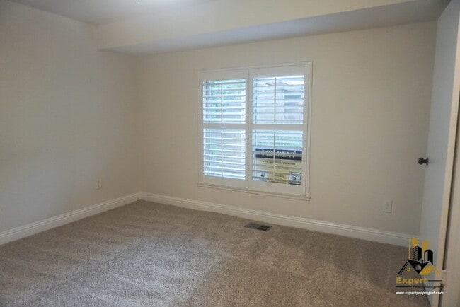 Building Photo - 3605 Larchmont Square Ln