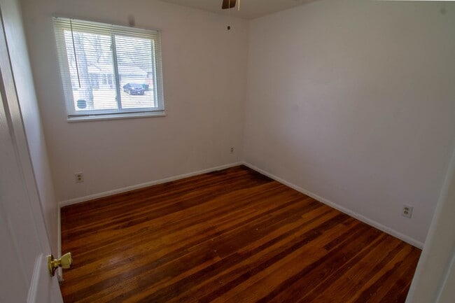 Building Photo - 3 bedroom 2 bathroom Ranch