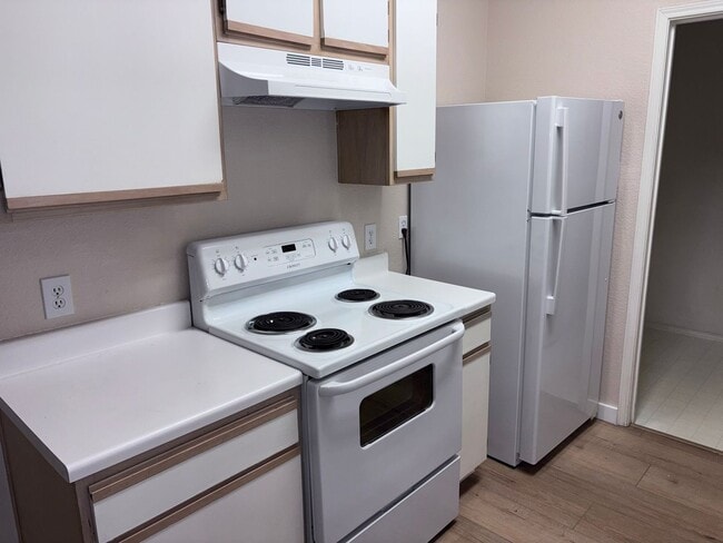 Building Photo - $1900.00-Remodeled 2 Bed 2 Bath, Condo in Glen Cove,(Vallejo) - Downstairs Unit
