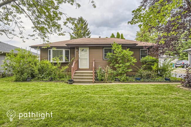 Primary Photo - 3327 D Hutchinson, Joliet, IL, 60431