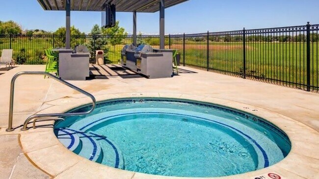 Building Photo - 550 Viridian Dr