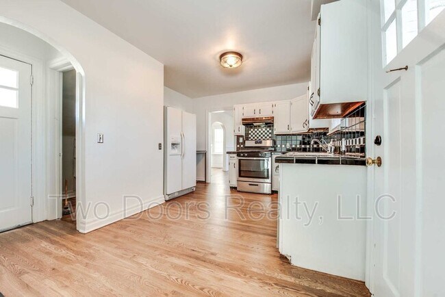 Primary Photo - 2321 NW 25th St