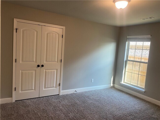 Building Photo - 3550 Macintosh Way